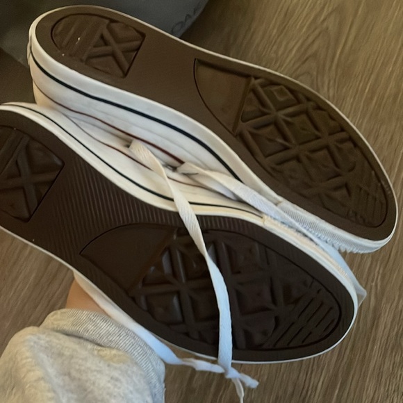 White converse - Picture 4 of 5